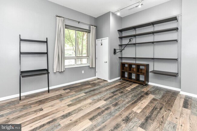 Building Photo - 355 I St SW