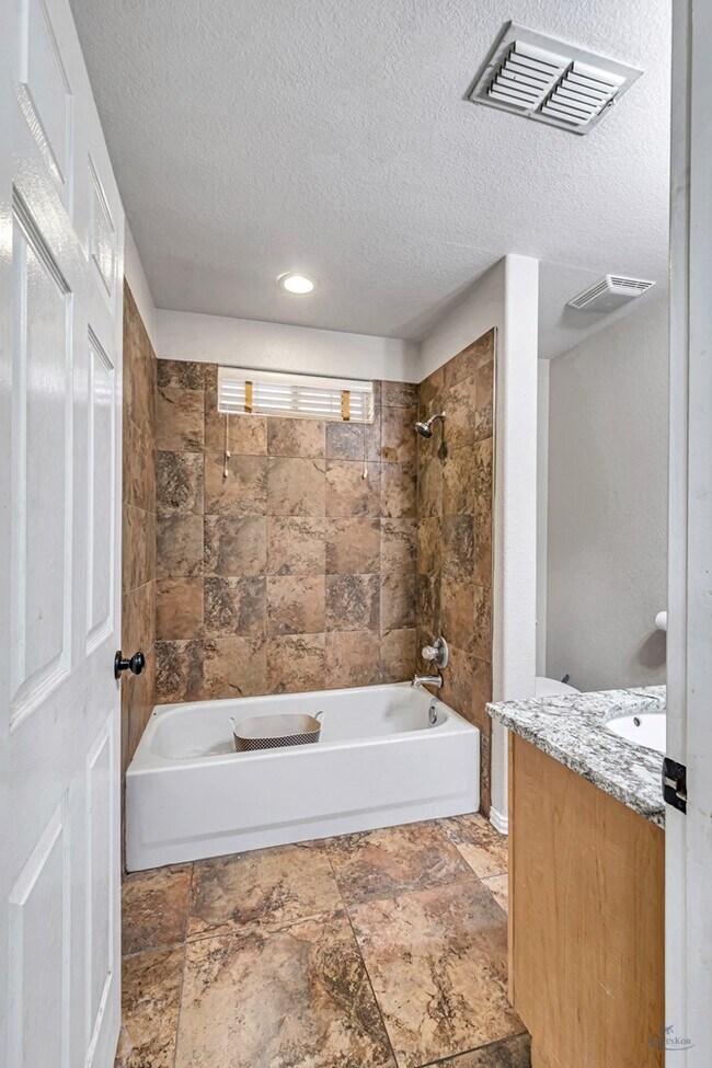 Building Photo - 6915 Robbie Rd