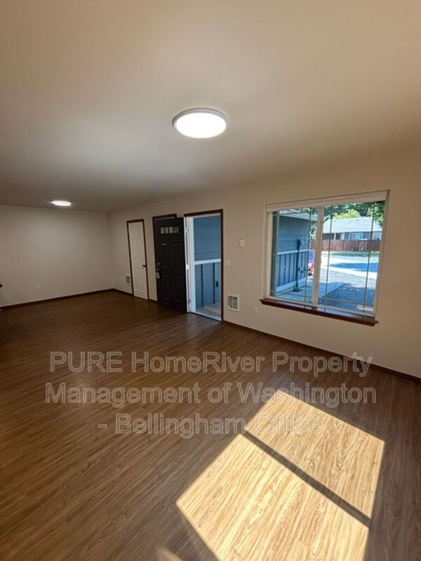 Building Photo - 422 Oak Hill Ln