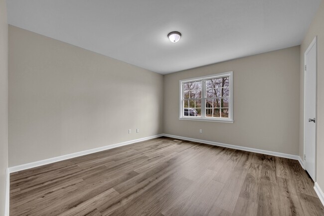 Building Photo - 5568 Spanish Trce