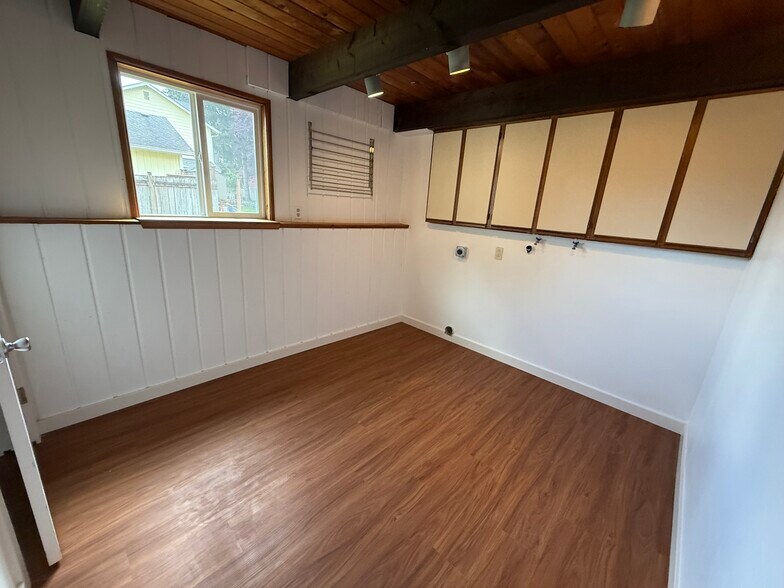 Laundry room (downstairs) - 13016 16th St NE