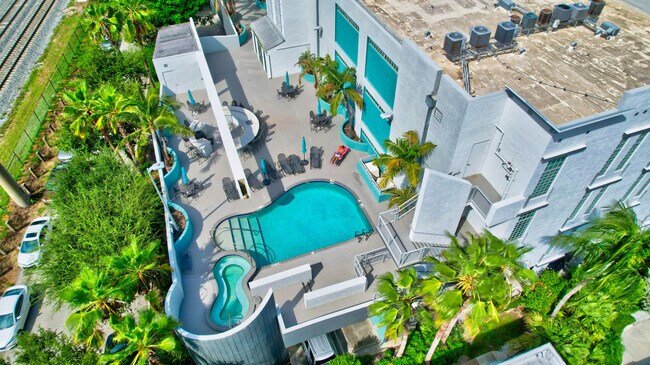 Building Photo - 185 NE 4th Ave