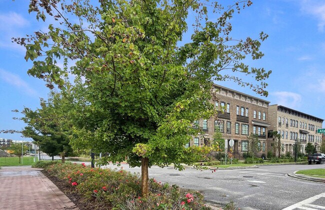 Building Photo - 401 Upper E Ave