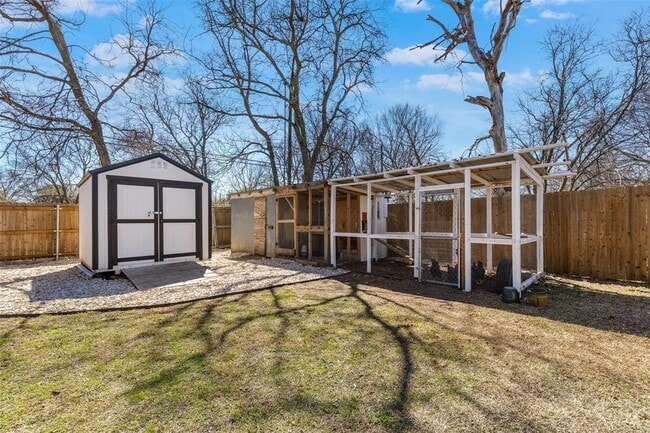 Building Photo - 705 Phillips St