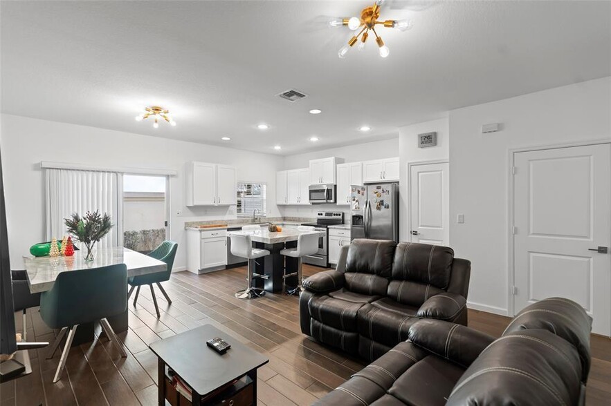 Building Photo - 4029 NW 11th Dr