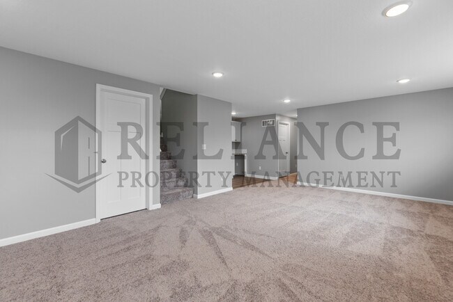 Building Photo - 1558 N Aster Cir