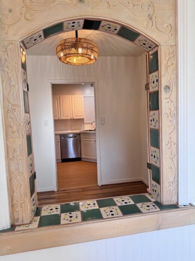 Building Photo - One bedroom, one bath in La Crescenta