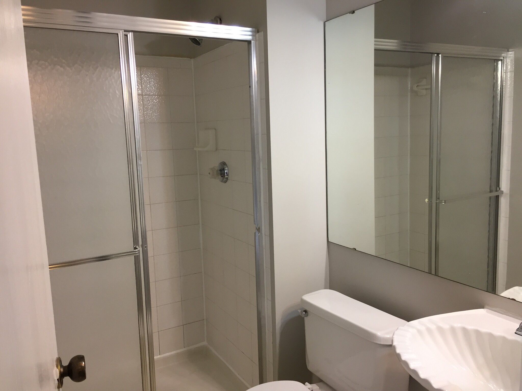 Connected bath - 7504 Triwoods Drive
