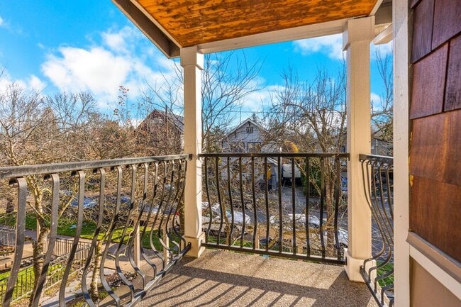 Building Photo - 929 SE Marion St