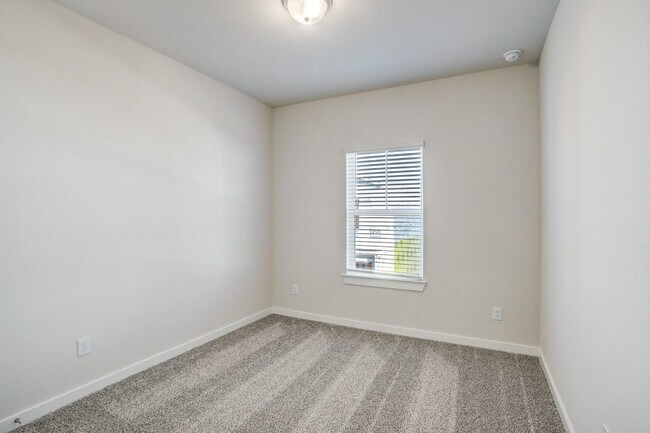 Building Photo - 629 Seabreeze Dr