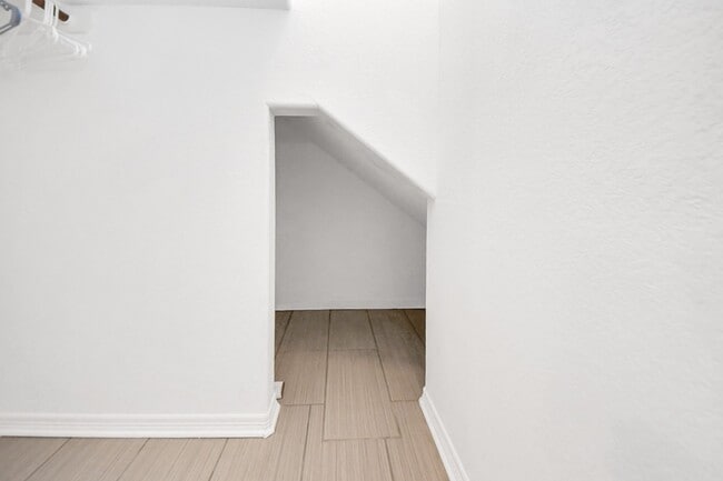 Building Photo - 2219 Bellefontaine