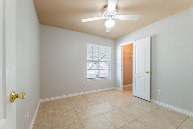 Building Photo - "Charming 3-Bedroom Home with 2 Full Baths in Pflugerville's Heart - 1315 Sq Ft of Comfort!"