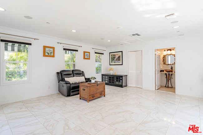 Building Photo - 3319 Clifden Ln