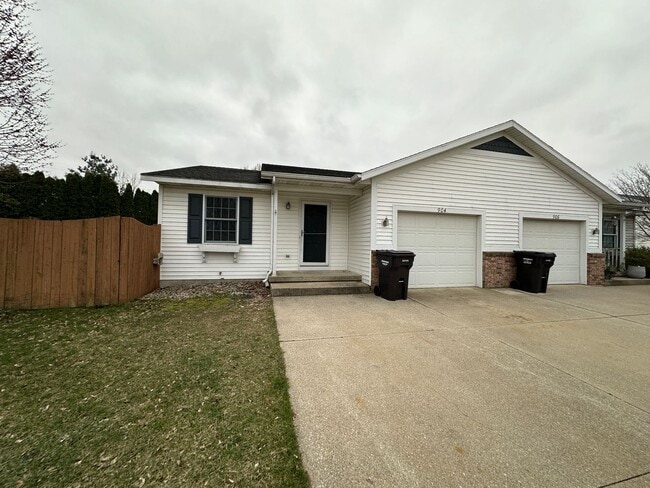 Primary Photo - 904 Vos St