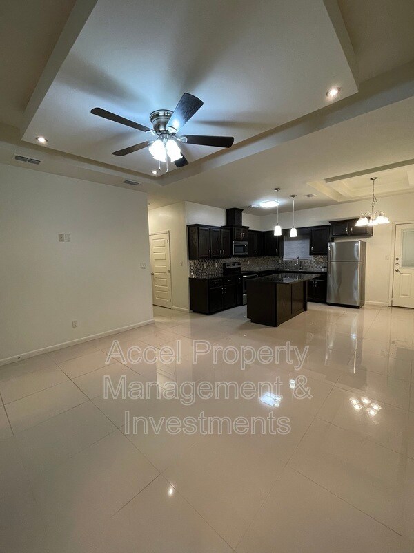 Building Photo - 1715 W Smith Dr