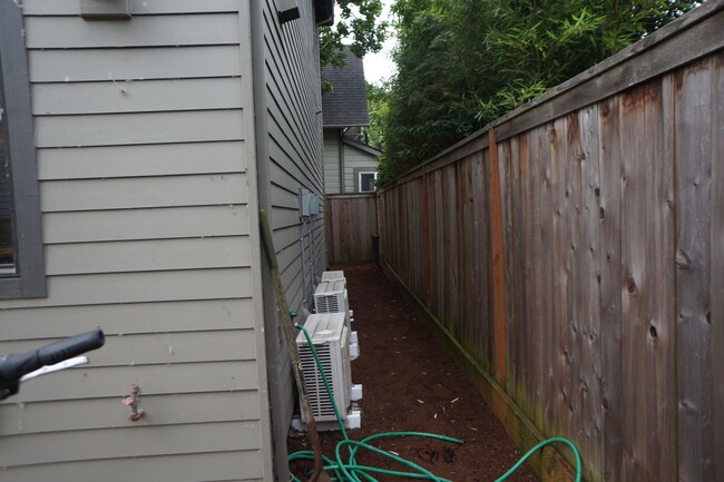 Building Photo - NE Portland 3-bedroom 2.5-bathroom NW Cont...