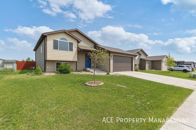 Building Photo - 540 Pride Ct