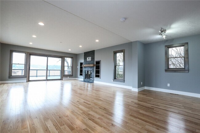 Building Photo - 1370 Bay Shore Blvd