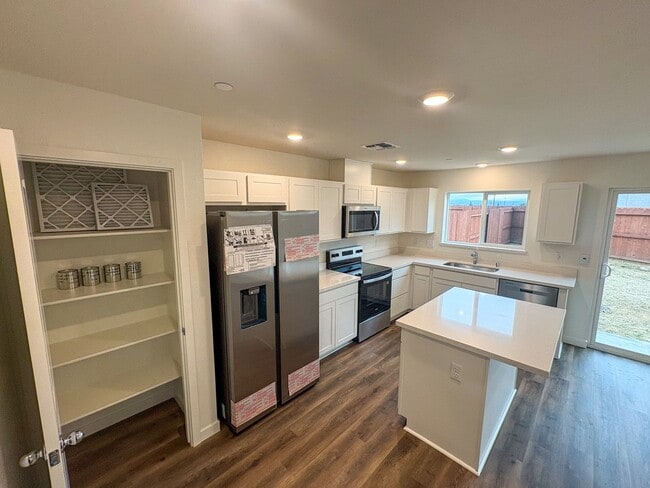 Building Photo - NEW REDDING HOME - Comfortable Living in a Newly Built House