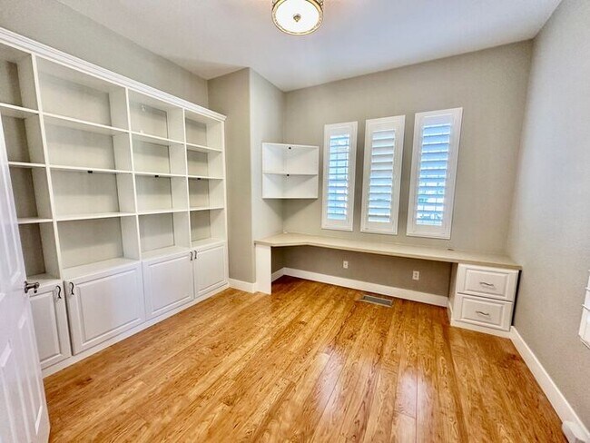 Building Photo - 6350 Cedar Waxwing Ct