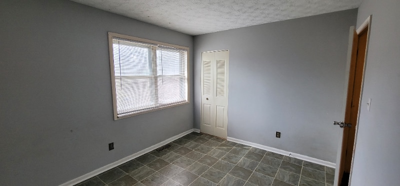 Building Photo - 3500 Warwick Dr