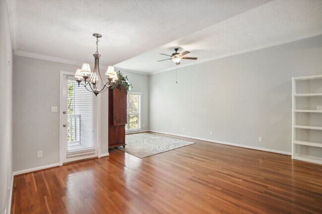 Building Photo - 1250 Parkwood Cir SE