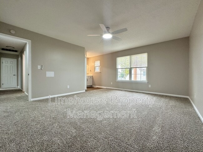 Building Photo - 5652 Glen View Dr