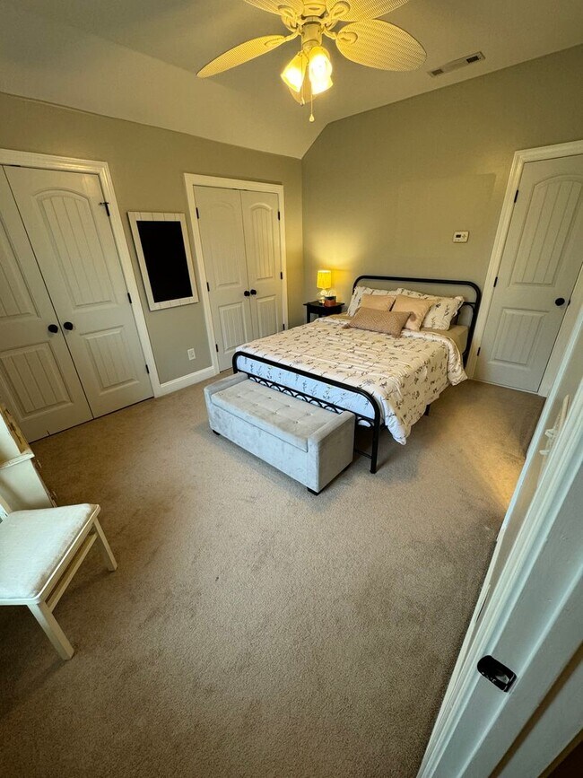 Building Photo - Available Now Charming Resort-Style Home f...