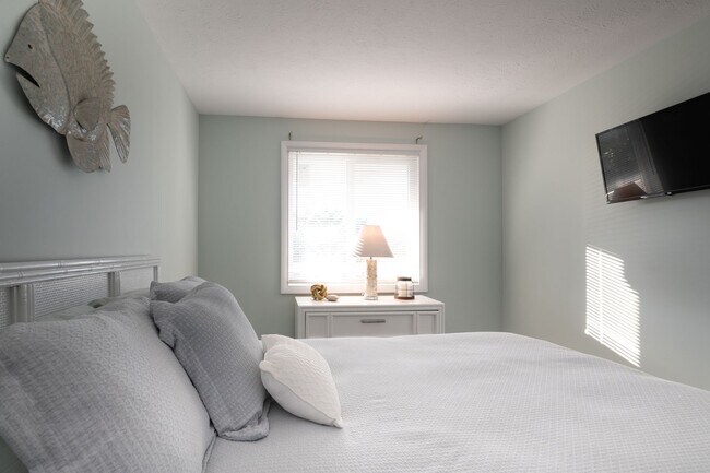 Building Photo - OCEANFRONT GETAWAY OFF-SEASON MONTHLY RENTAL