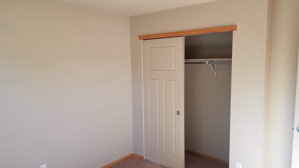 Building Photo - 2203 Marshfield Ln