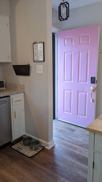Furry friends ALWAYS welcome! - 4700 Cornwall Pl