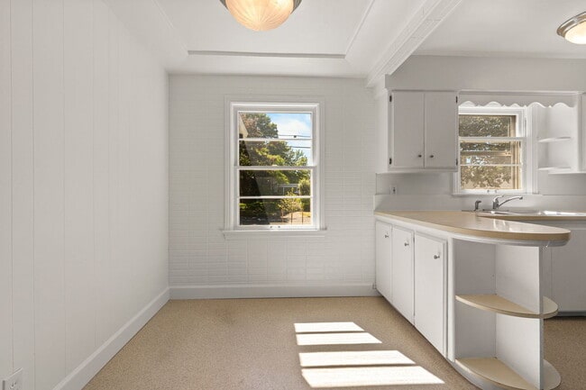 Building Photo - 5336 NE 35th Pl