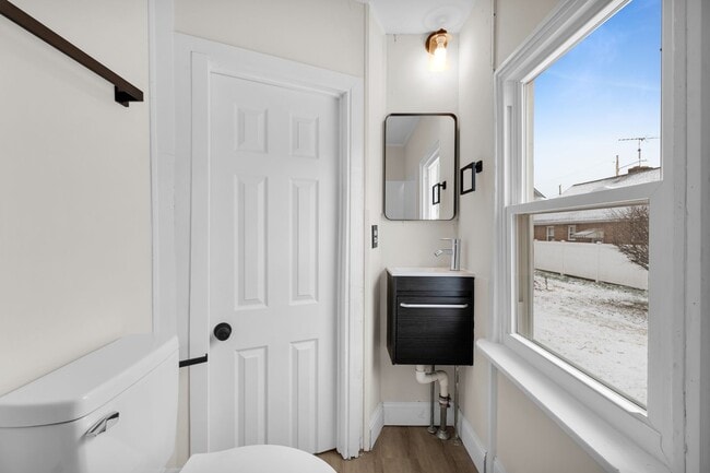 Building Photo - 109 N Sixth St