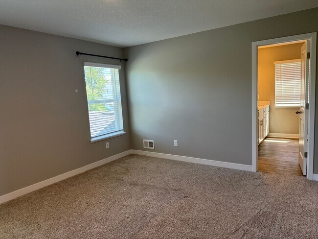 Building Photo - Comfort & Space Await in This Stunning 4BR Dayton Home