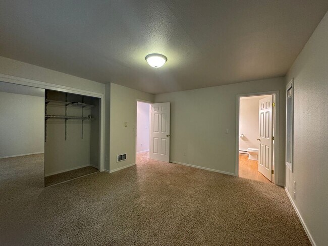 Building Photo - Home Sweet Home! 2 bedroom in Gig Harbor!