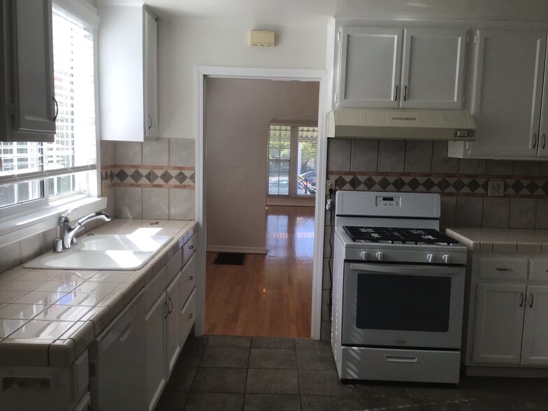 Building Photo - 448 N Alta Vista Blvd