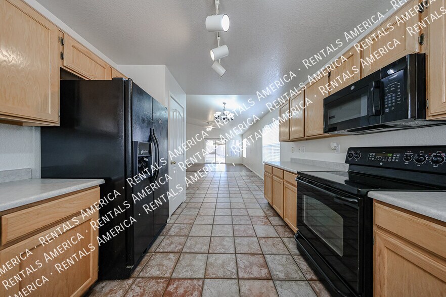 Building Photo - 3884 E Douglas Loop