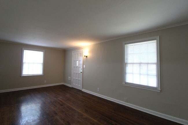 Building Photo - One Bedroom Duplex in North Kansas City
