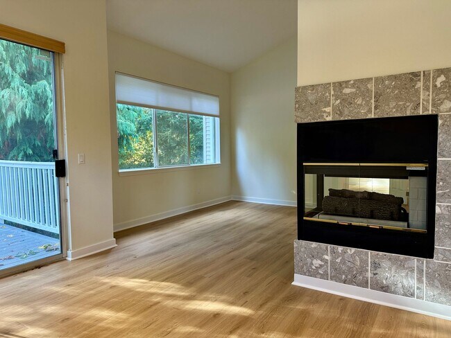 Building Photo - Beautiful 2 bed/2 Bath townhouse in Kenmore