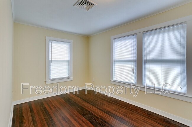 Building Photo - 18 Peck St