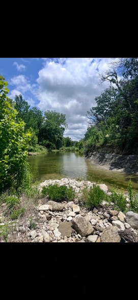 Building Photo - 297 Little River Ln