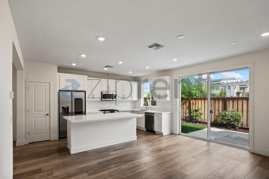 Building Photo - 1765 Jade Pl