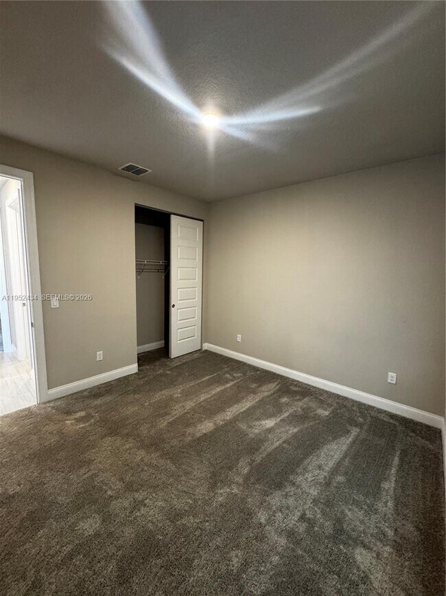 Building Photo - 6712 Cloverdale Ave