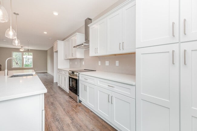 Building Photo - Beautiful 3BR 2.5BA Townhome w/ Full Appliance Kitchen • Garage Parking • Ultra-Modern