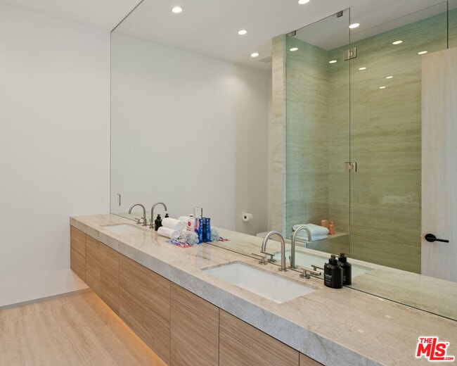 Building Photo - 365 Trousdale Pl