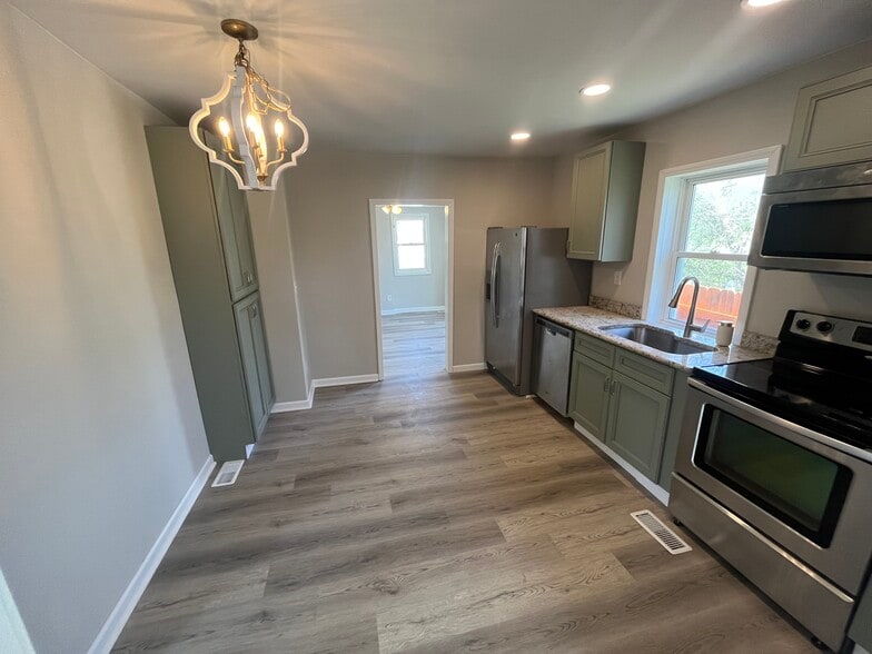 Building Photo - 1449 Marion St