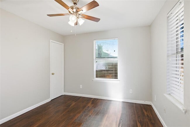 Building Photo - 2308 E 10th St