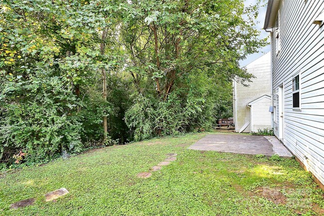 Building Photo - 1215 McAllister Dr
