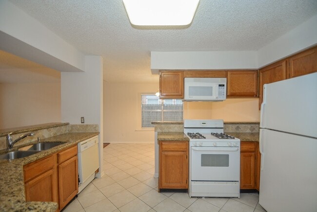 Building Photo - 3015 Sam Houston Dr