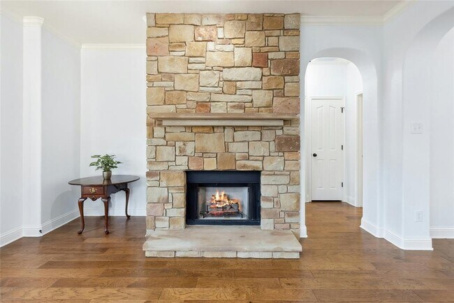 Building Photo - 7429 Bonniebrook Dr